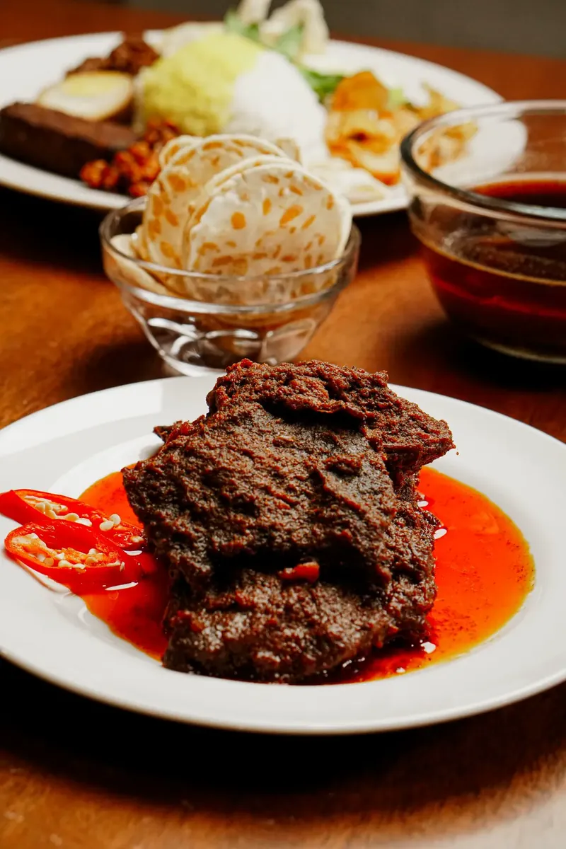 Rendang daging dengan cabai merah