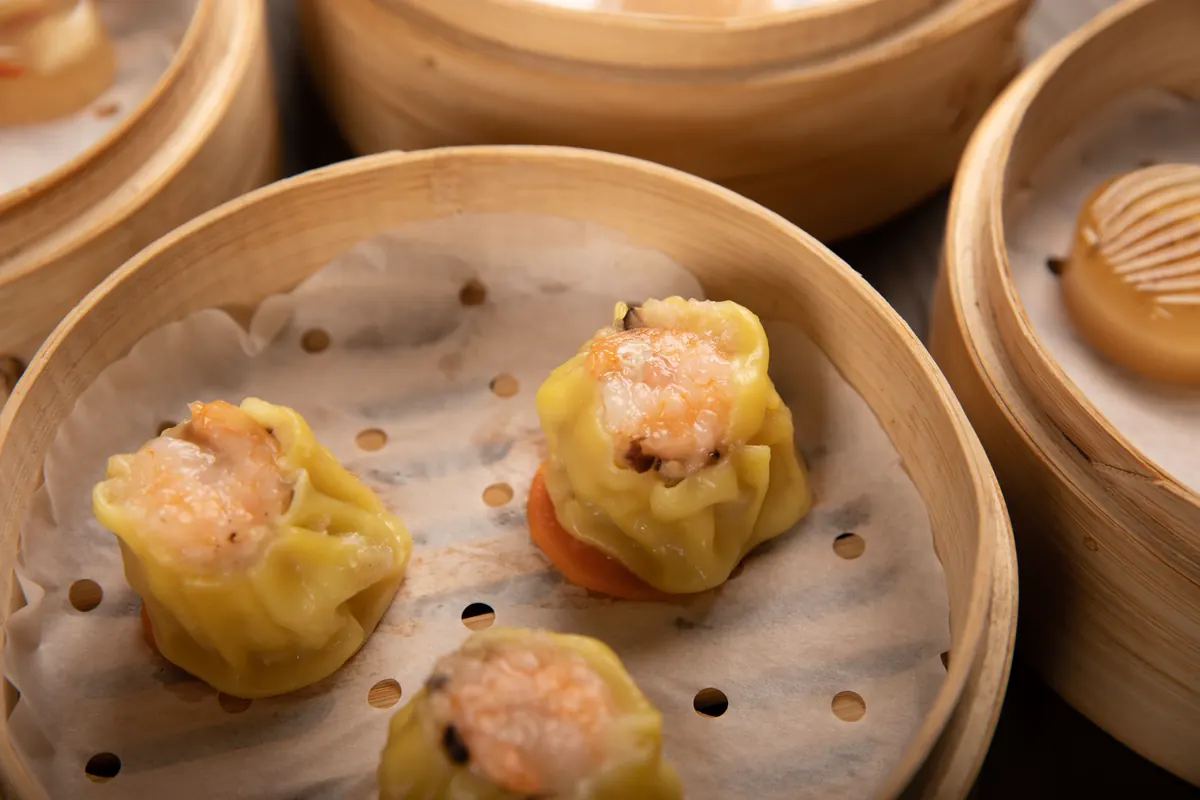 Siomay kukus di kukusan bambu