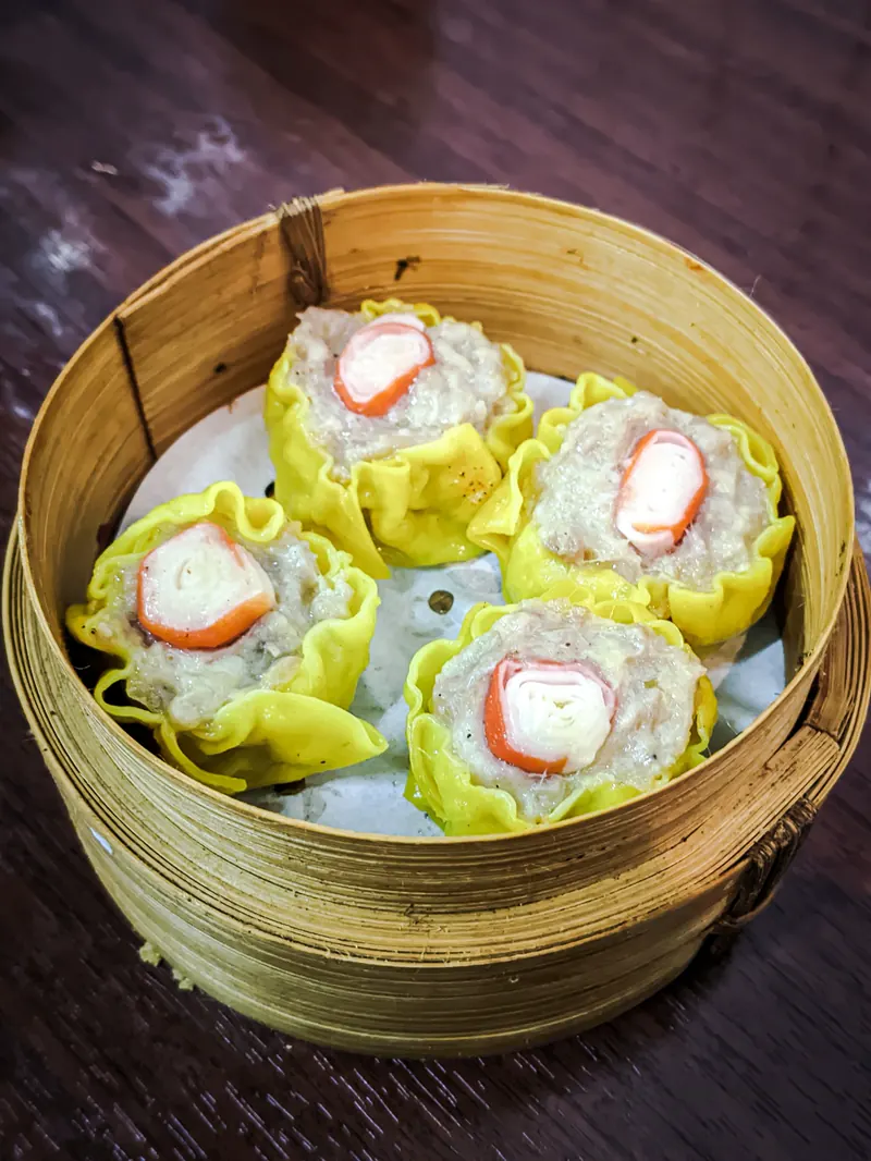Siomay di kukusan bambu