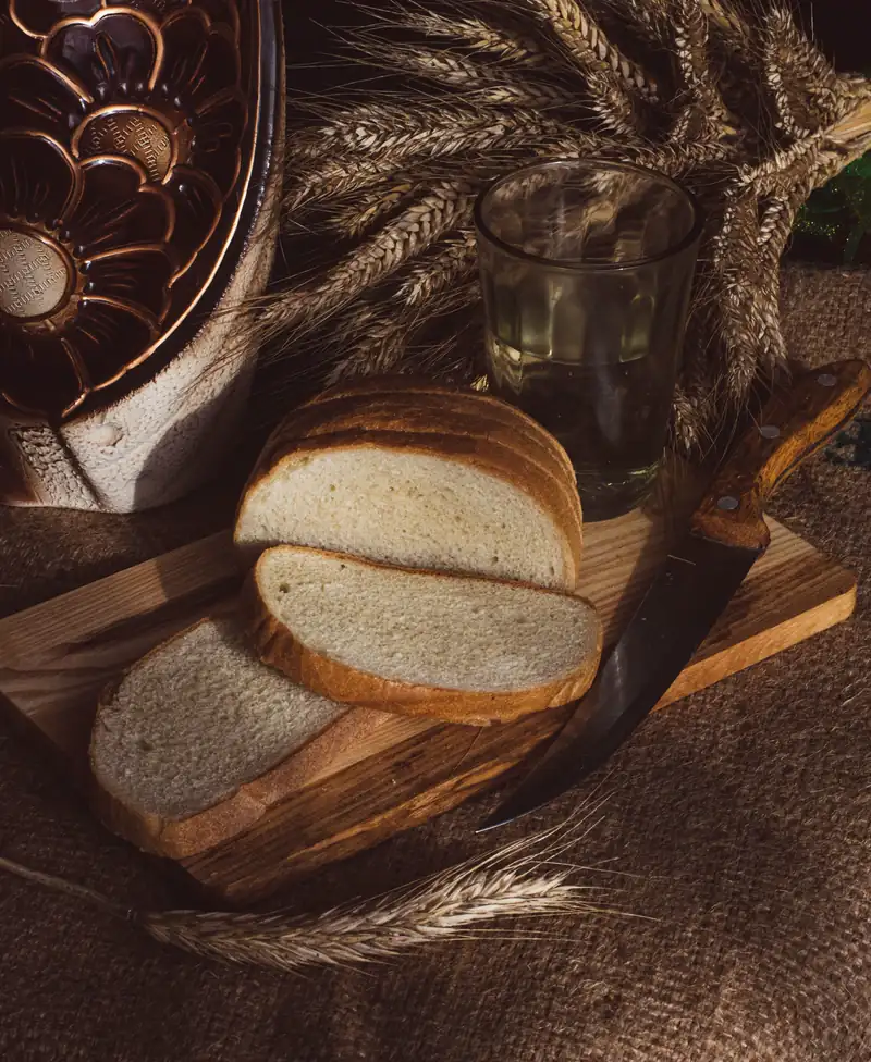 Roti di talenan kayu