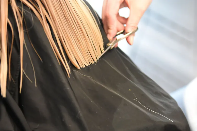 Potong rambut dari dekat